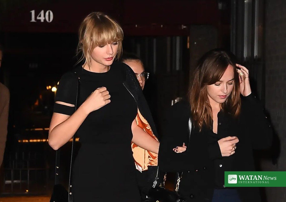 Taylor Swift SNL surprise cameo alongside Dakota Johnson