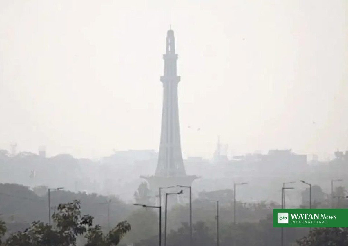 لاہور اسموگ میں مینار پاکستان کا منظر