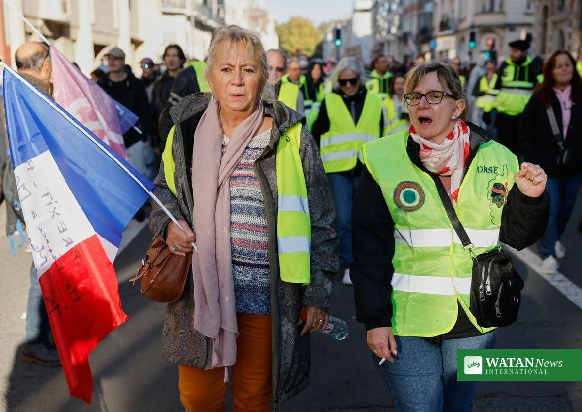 Protesters in yellow vests marching in Lille during the France cost-of-living demonstrations on 31 October 2026