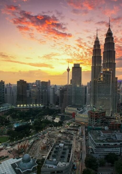 Kuala Lumpur skyline med Petronas Twin Towers ved solnedgang