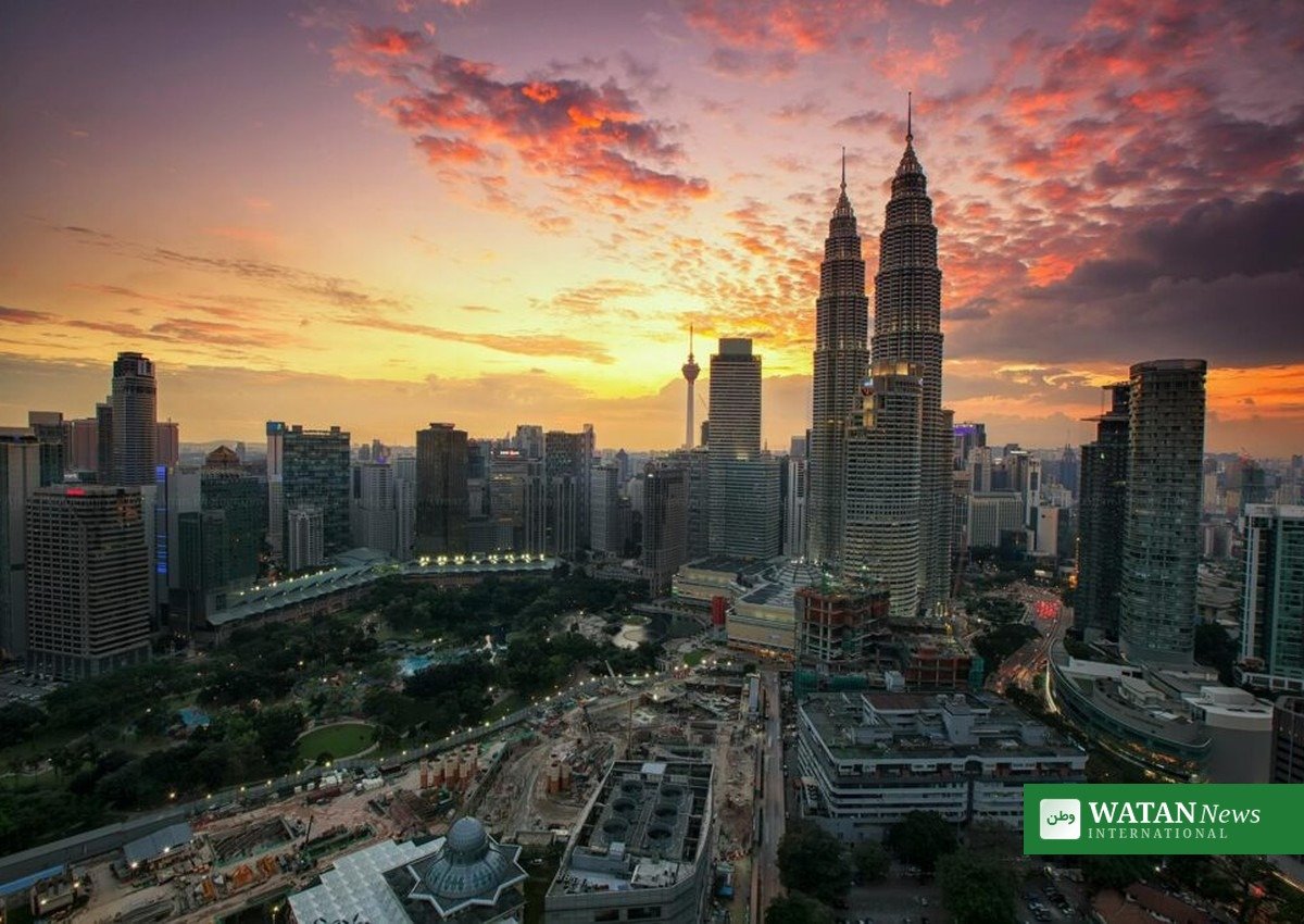 Kuala Lumpur skyline med Petronas Twin Towers ved solnedgang