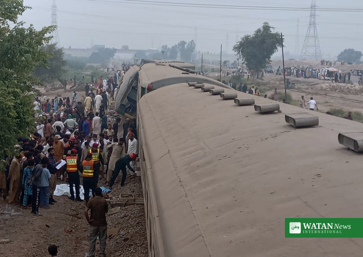 Rescue 1122 workers and volunteers at the Multan train derailment site