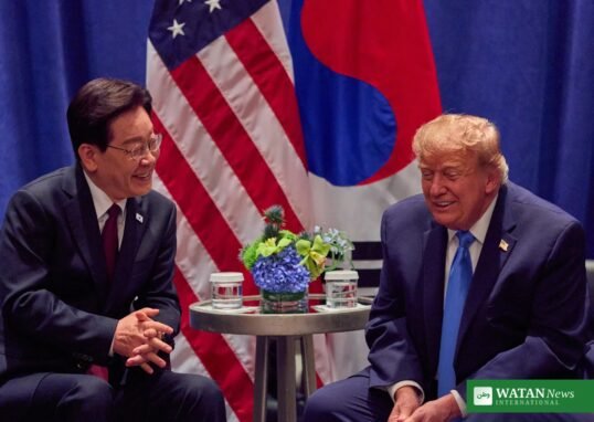 Donald Trump with the South Korean president in front of U.S. and South Korean flags — Trump to announce $200 billion in South Korean energy investments