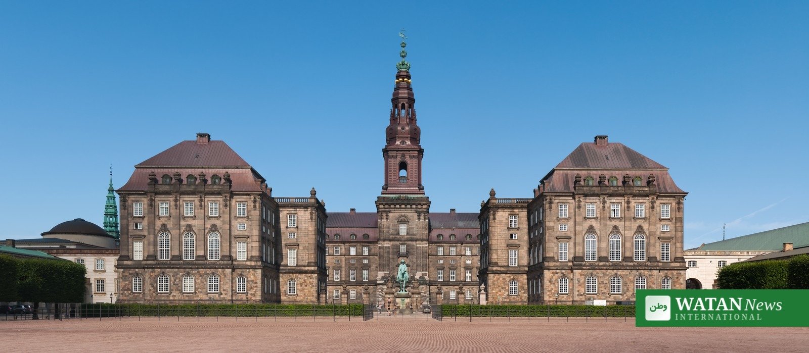Dansk politik: Christiansborg Slot i København, hvor Folketinget holder til