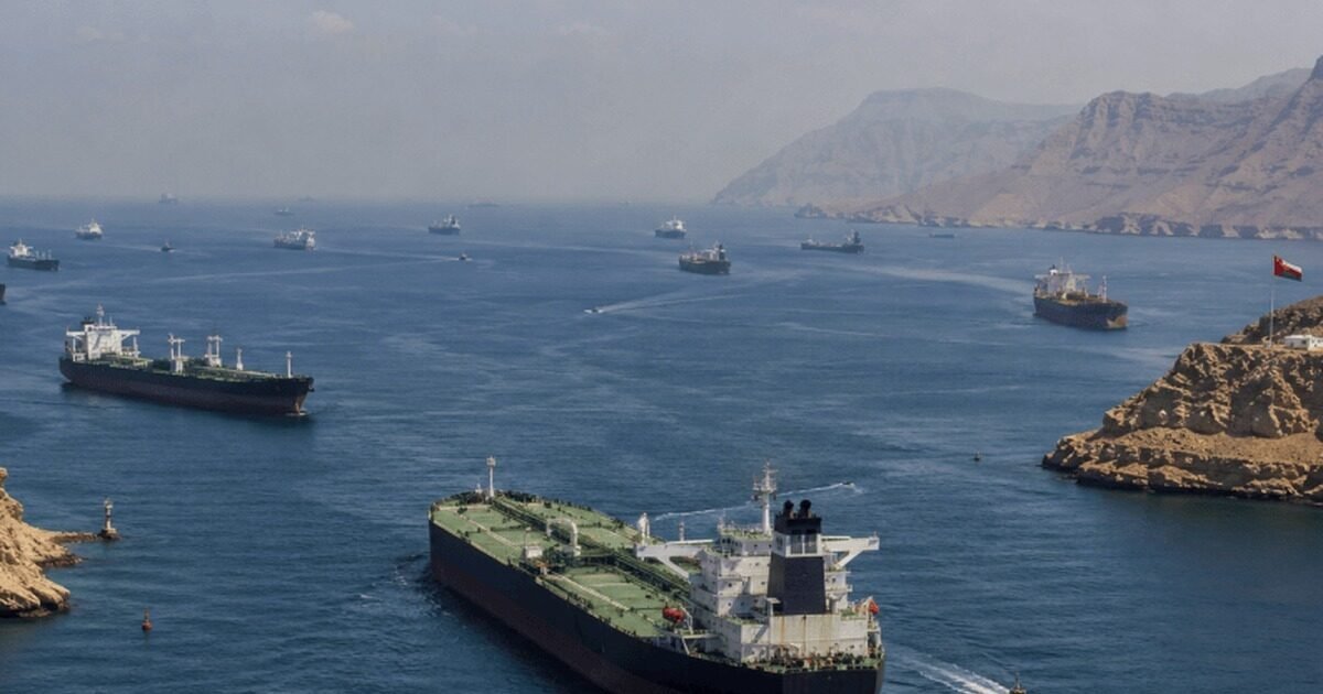 Strait of Hormuz: oil tankers transit the vital waterway