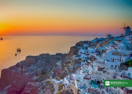 Santorini solnedgang over calderaen