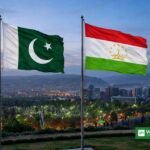 دوشنبے میں پاکستان اور تاجکستان کے پرچم ایک ساتھ لہرا رہے ہیں