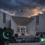 شام کے وقت عدالت کی عمارت اور پاکستانی پرچم کی علامتی تصویر — گورنر راج ایمرجنسی کیس کی خبر