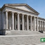 لاپتا وزیر بازیابی کیس کی علامتی تصویر میں ستونوں والی عدالت کی عمارت اور خالی سیڑھیاں
