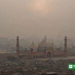 سموگ کی چادر میں ڈوبا لاہور کا شہر اور تاریخی عمارتیں