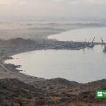 طلوع آفتاب کے وقت گوادر کی بندرگاہ اور ساحلی شہر کا منظر