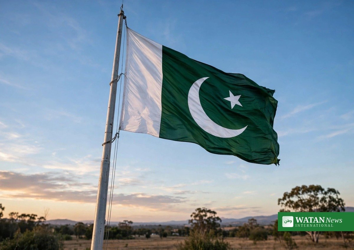 پاکستان کا پرچم لہراتا ہوا