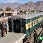 کوئٹہ ریلوے اسٹیشن پر کھڑی مسافر ٹرین