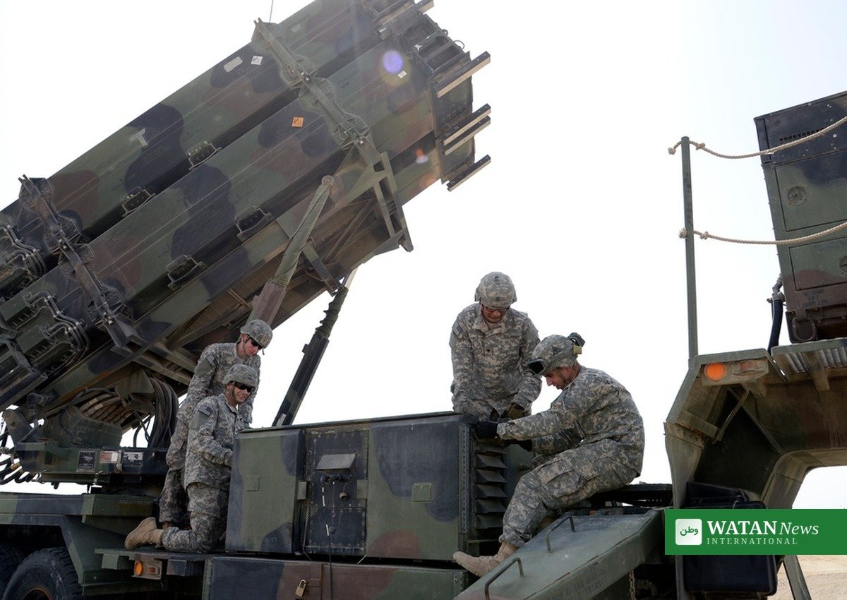 US Army soldiers servicing a Patriot missile launcher — Patriot batteries Saudi Arabia Qatar deployment