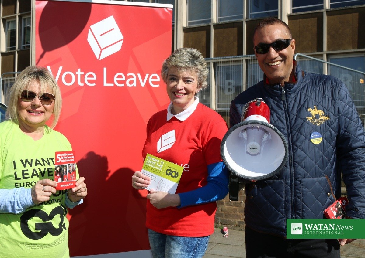 Vote Leave campaigners in 2016 during the Brexit referendum campaign