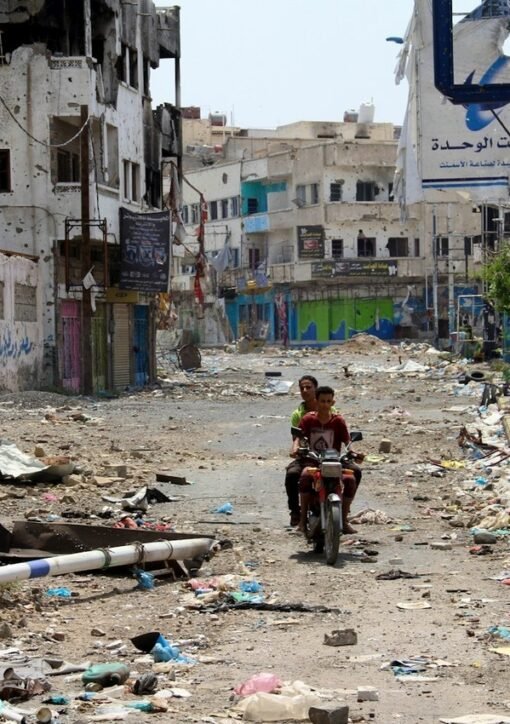 War-damaged street in Taiz, Yemen, as WHO reports nearly 1,700 killed in renewed Yemen fighting since August